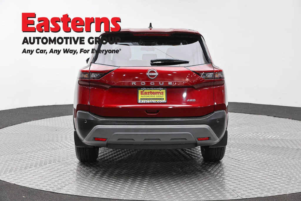 Used 2023 Red Nissan S image 6