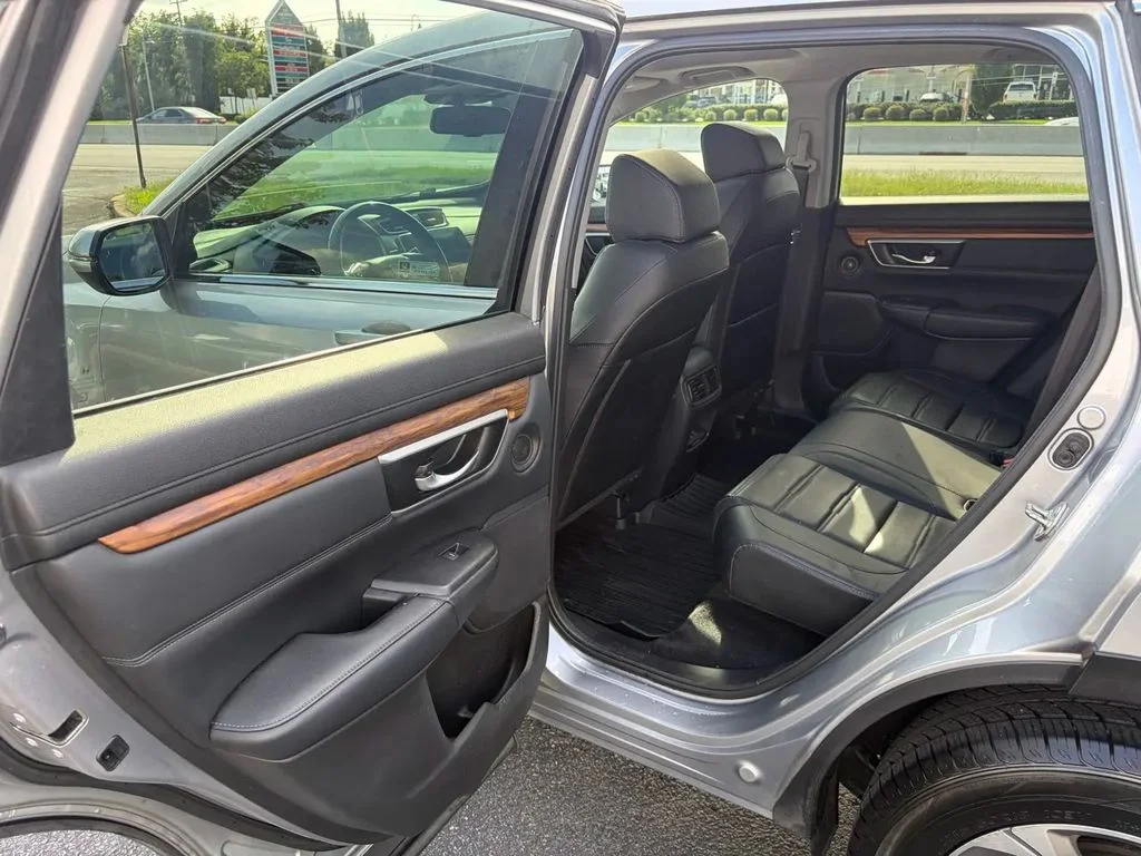 Used 2018 Lunar Silver Metallic Honda EX-L image 6