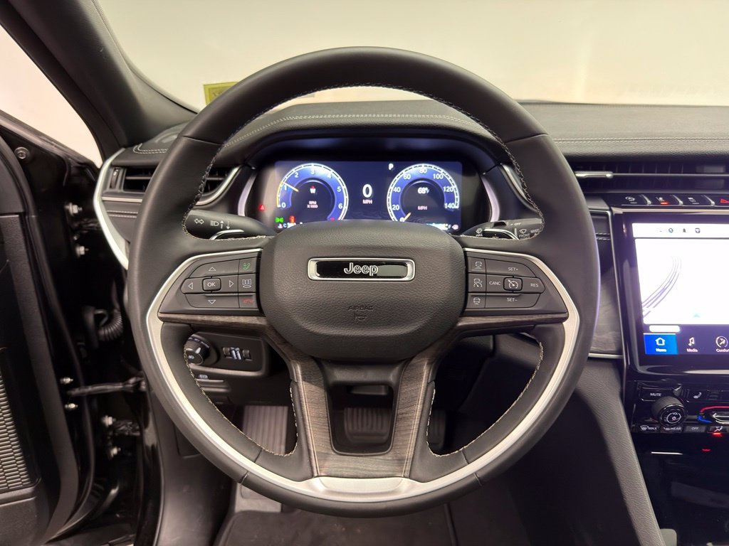 Used 2025 Diamond Black Jeep Limited image 16