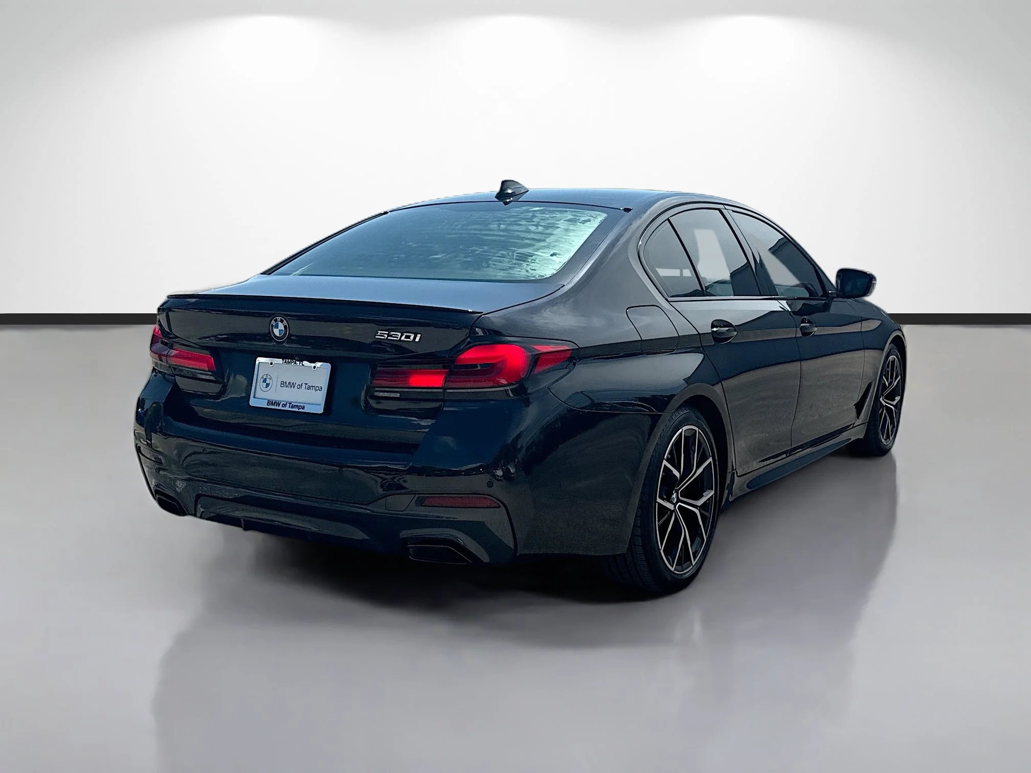 Used 2023 Black Sapphire Metallic BMW 530i image 3