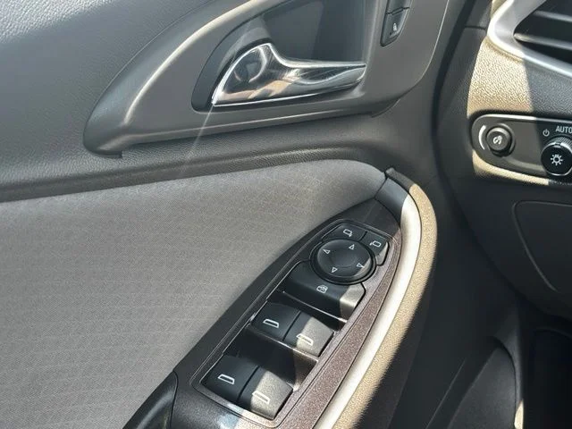 Used 2022 White Chevrolet LS image 18