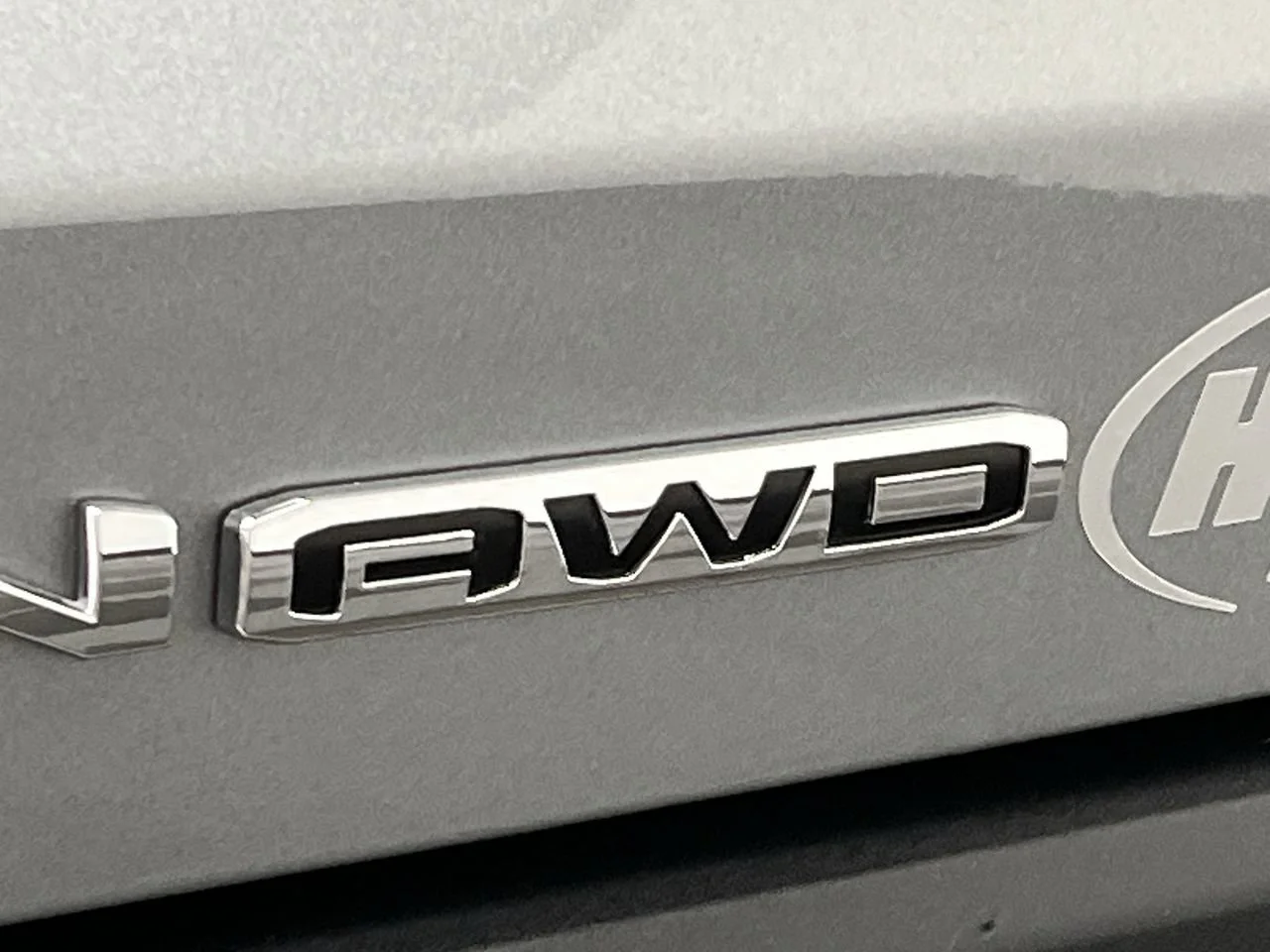 Used 2025 Sterling Metallic GMC Elevation image 28
