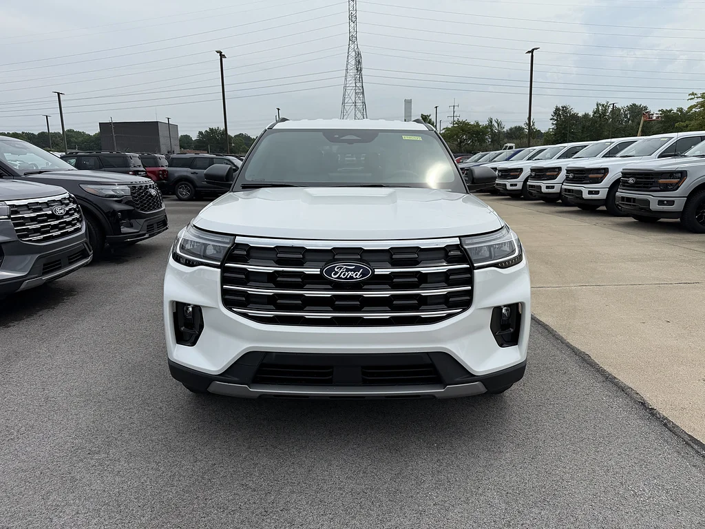 New 2027 Star White Metallic Tri-Coat Ford Active image 2