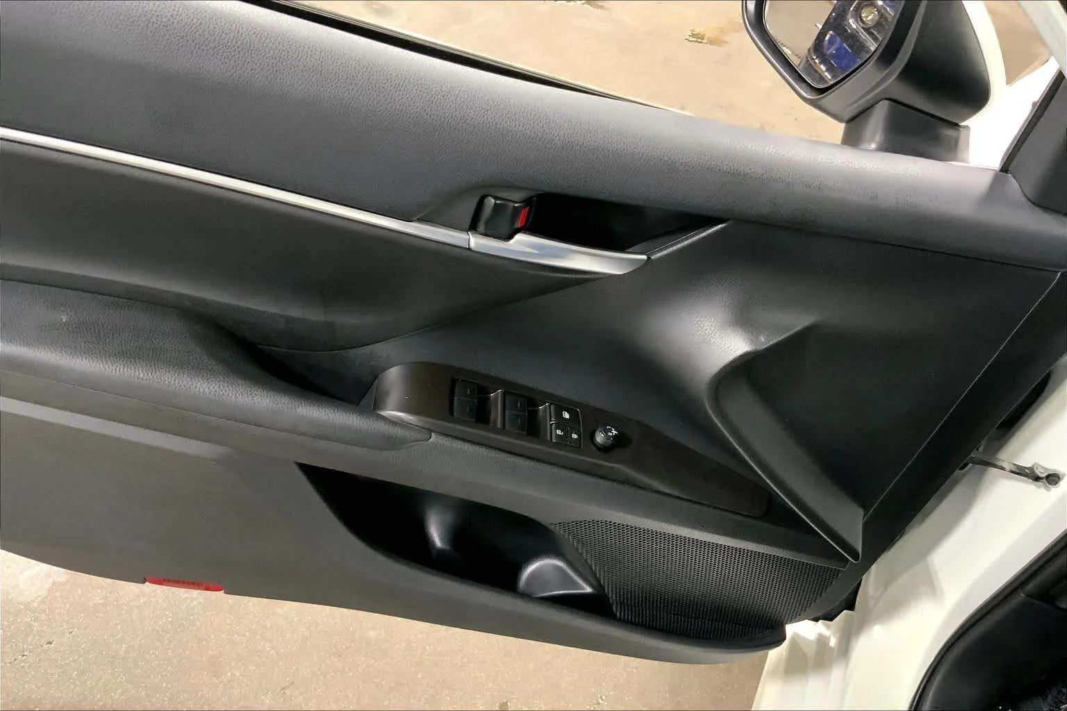 Used 2024 Ice Cap Toyota SE image 36