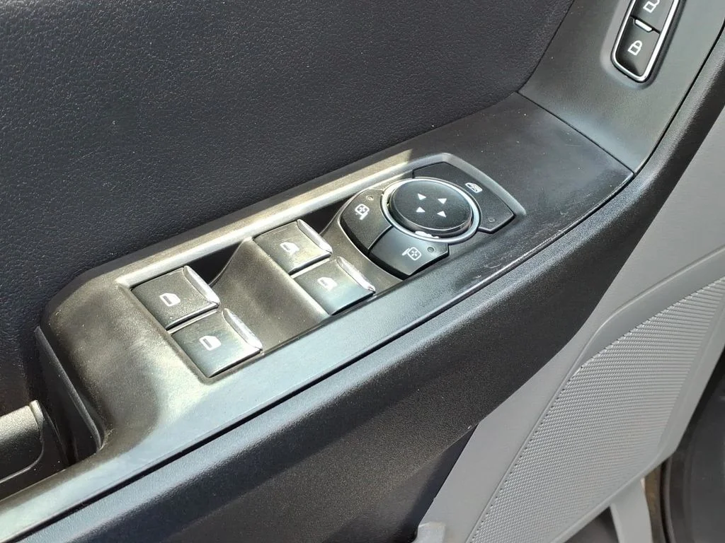 Used 2023 White Ford XL image 22