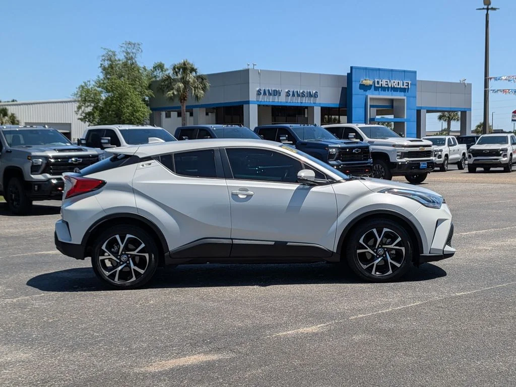 Used 2021 White Toyota XLE image 6