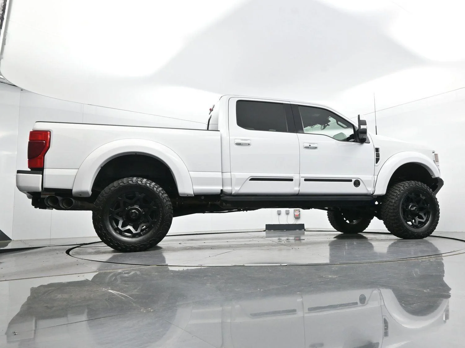 Used 2022 White Ford XL image 58