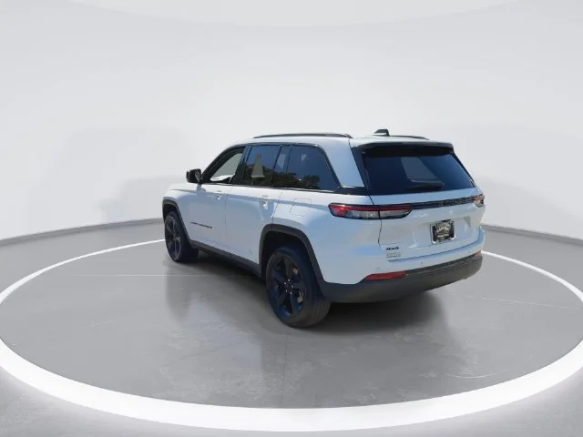 Used 2023 White Jeep Altitude X image 7