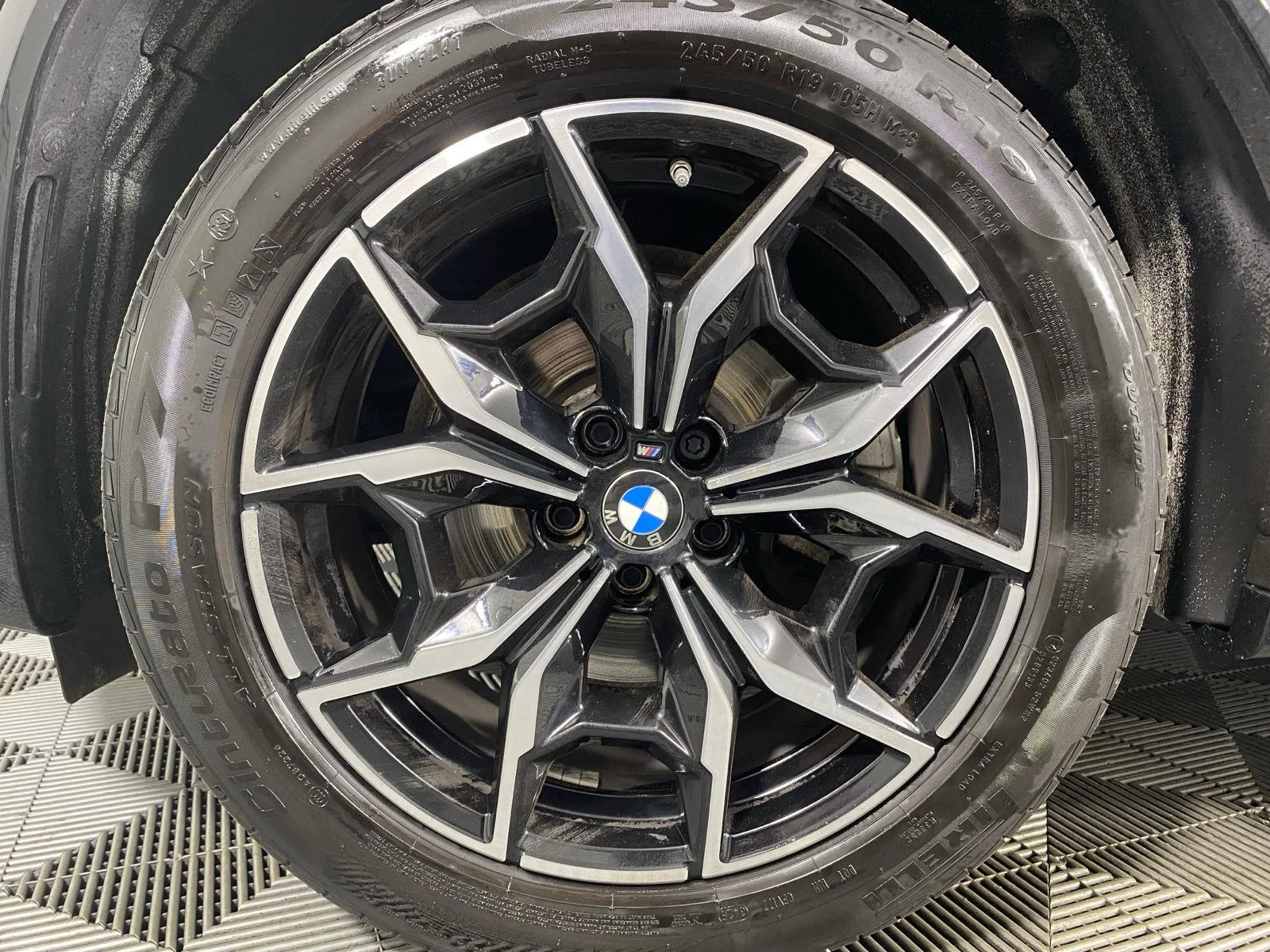 Used 2024 Black Sapphire Metallic BMW xDrive30i image 12