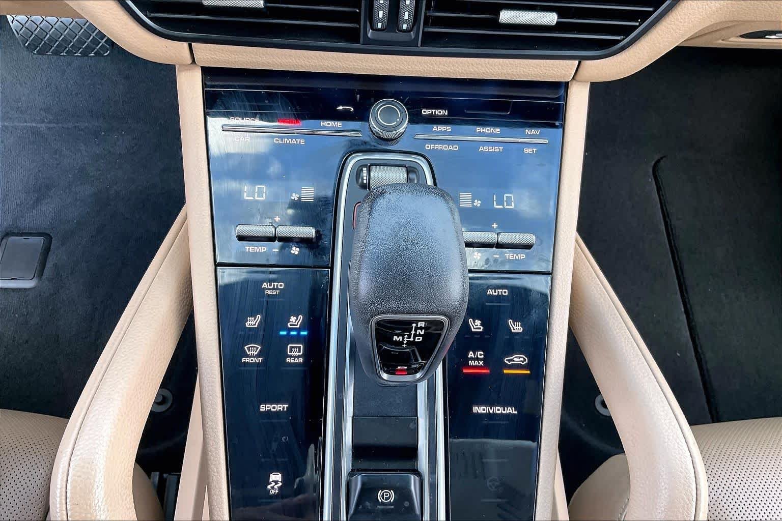 Used 2019 Carrara White Metallic Porsche  image 32