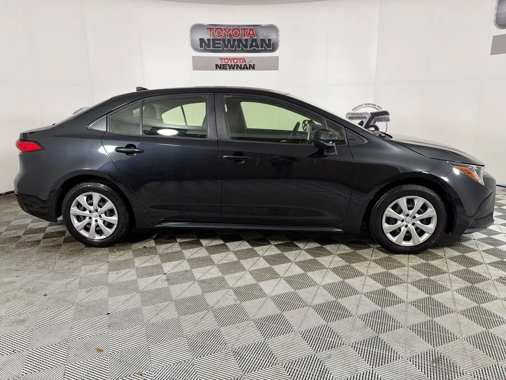 Used 2021 Toyota Corolla LE with VIN JTDEPMAE1MJ147933 for sale in Newnan, GA