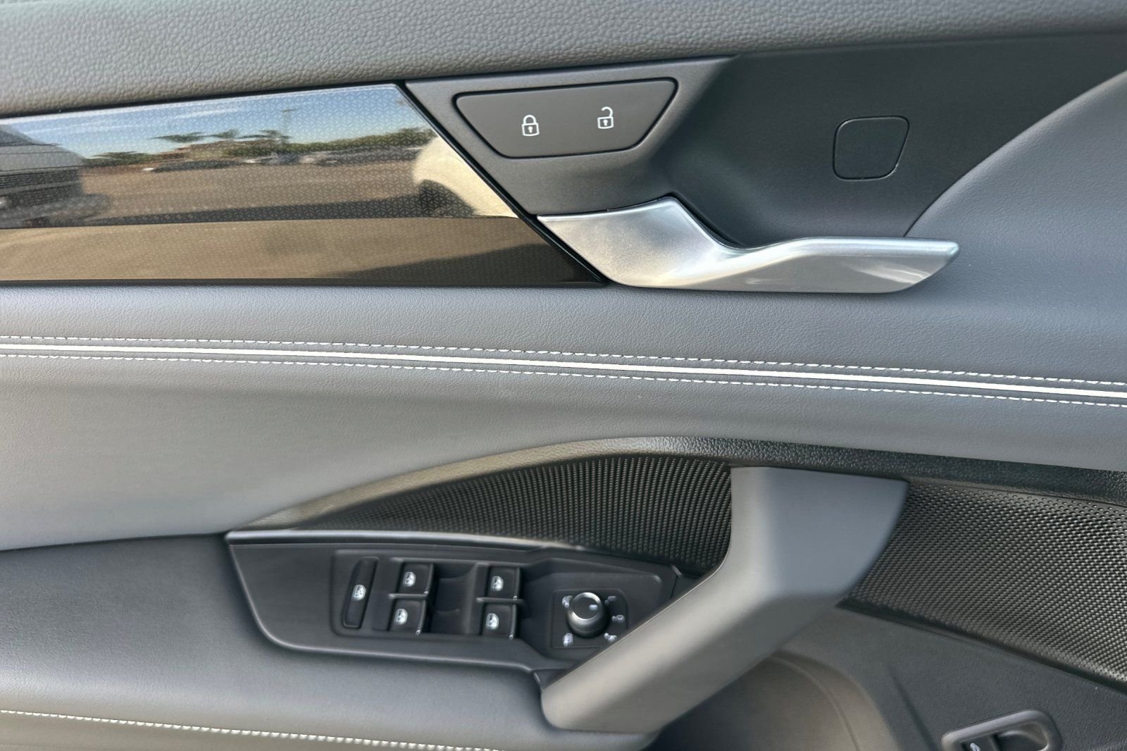 New 2026  Volkswagen SEL R-Line Turbo image 11