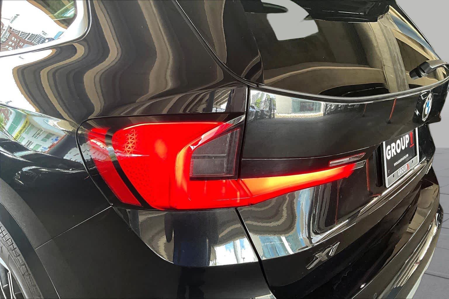 Used 2023 Black Sapphire Metallic BMW xDrive28i image 27