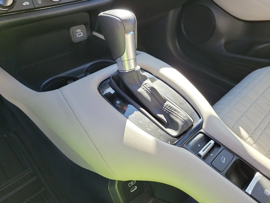 Certified Used 2025 Platinum White Pearl Honda LX image 27