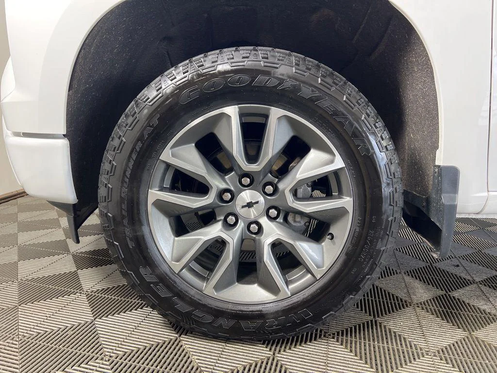 Used 2022 Summit White Chevrolet RST image 31