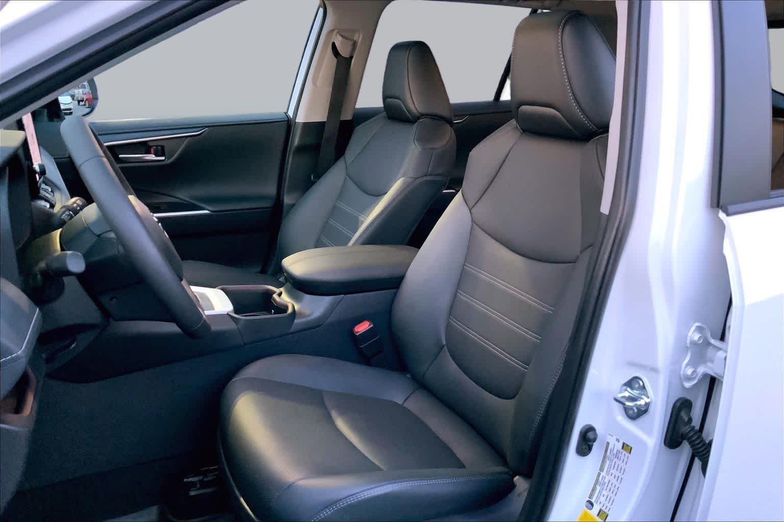 Used 2025 Wind Chill Pearl Toyota Hybrid Limited image 7