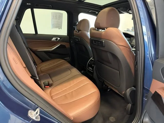 Used 2019 Blue BMW xDrive40i image 34