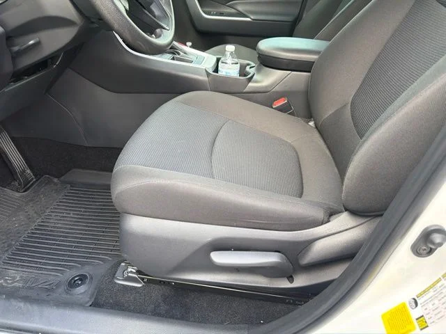 Used 2025 White Toyota LE image 11