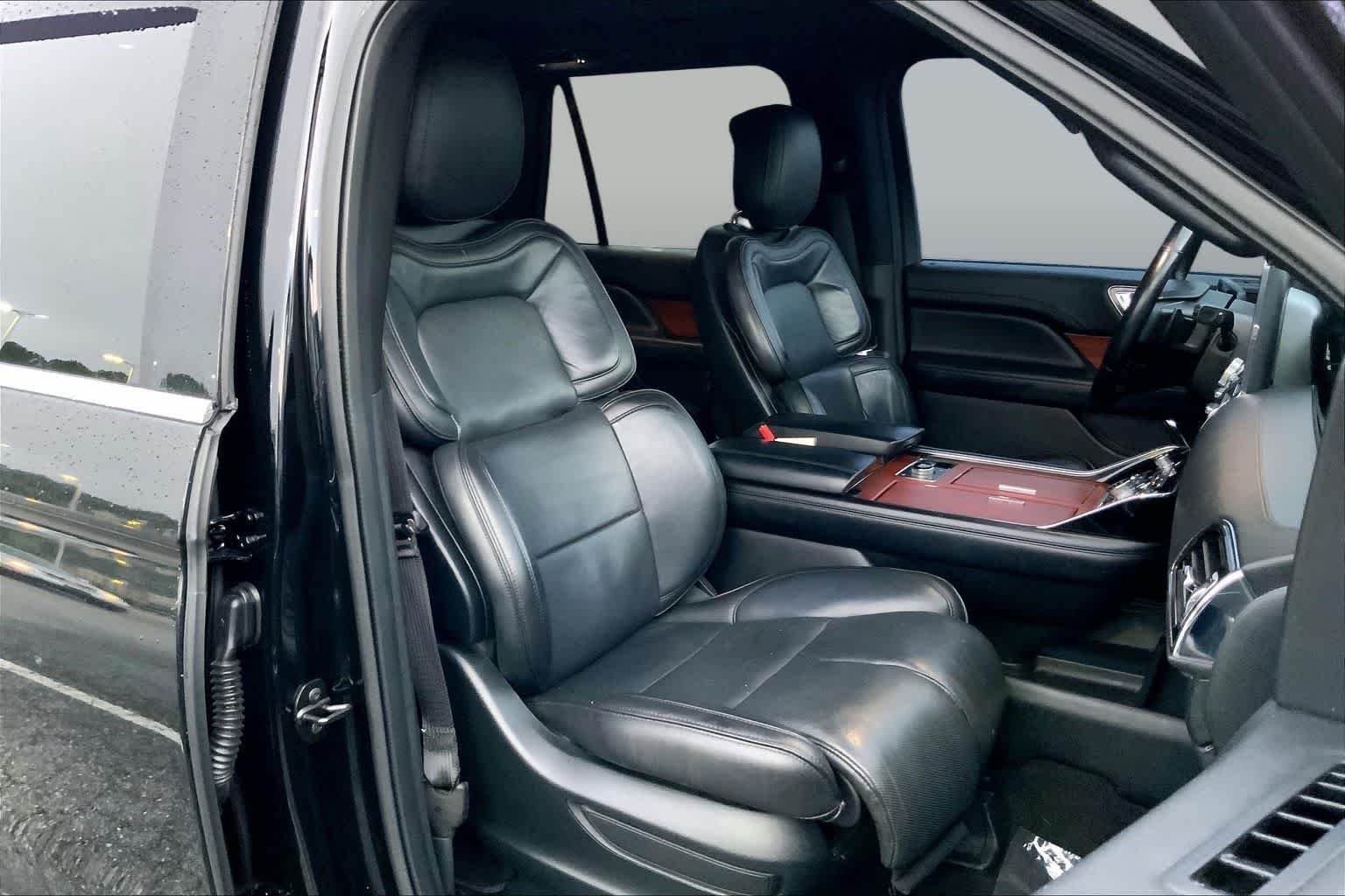 Used 2018 Black Velvet Lincoln Select image 9