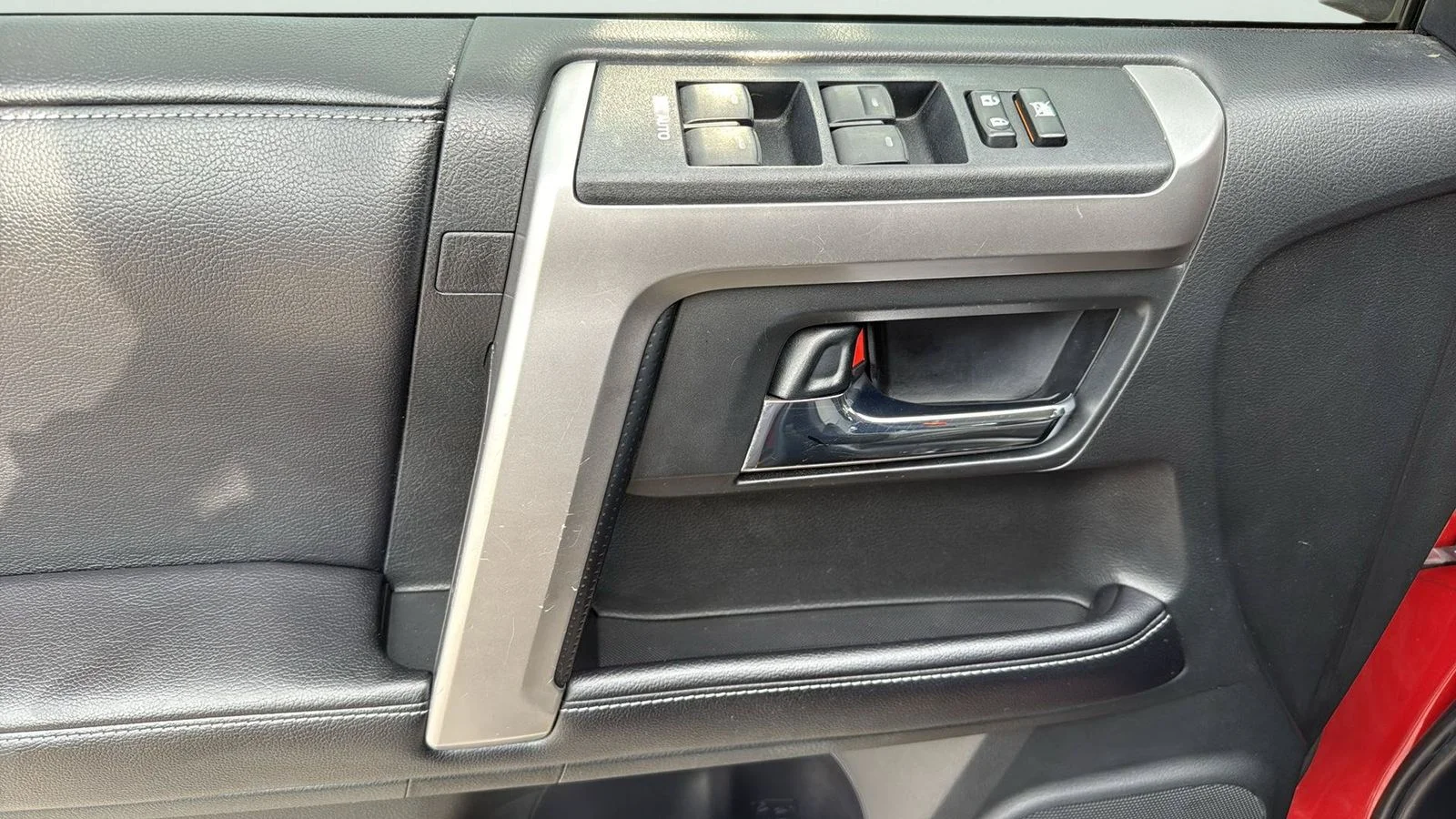 Used 2016 Red Toyota SR5 image 12