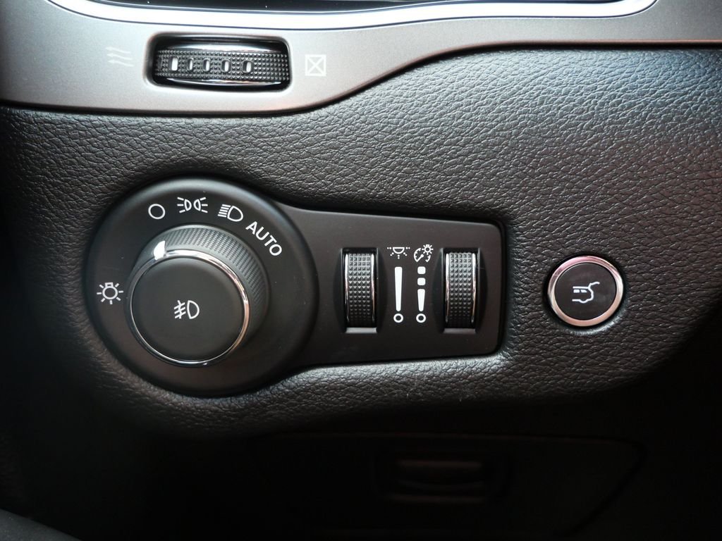 Certified Used 2020 Gray Jeep Limited image 23