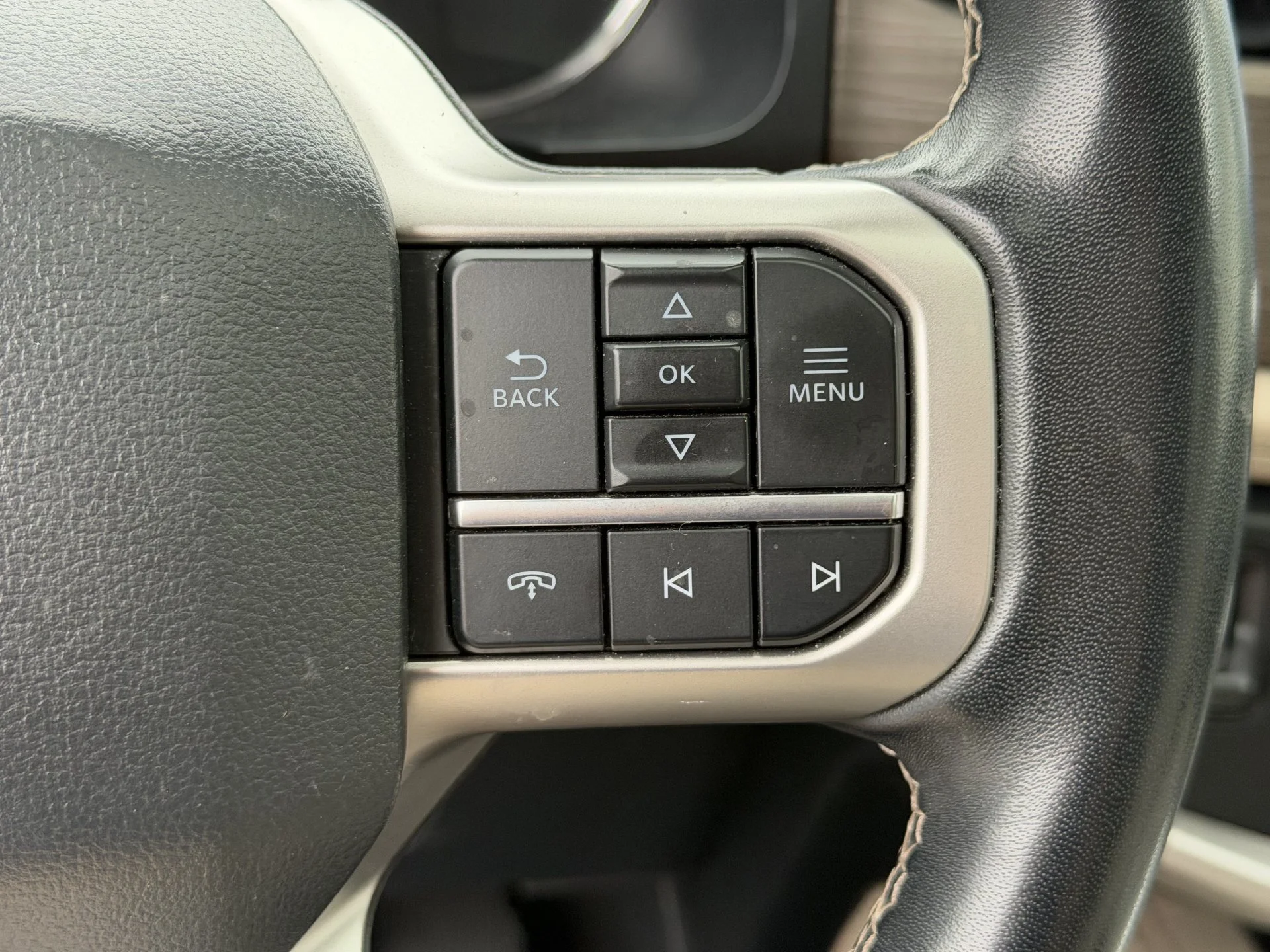 Certified Used 2024 Oxford White Ford Limited image 9