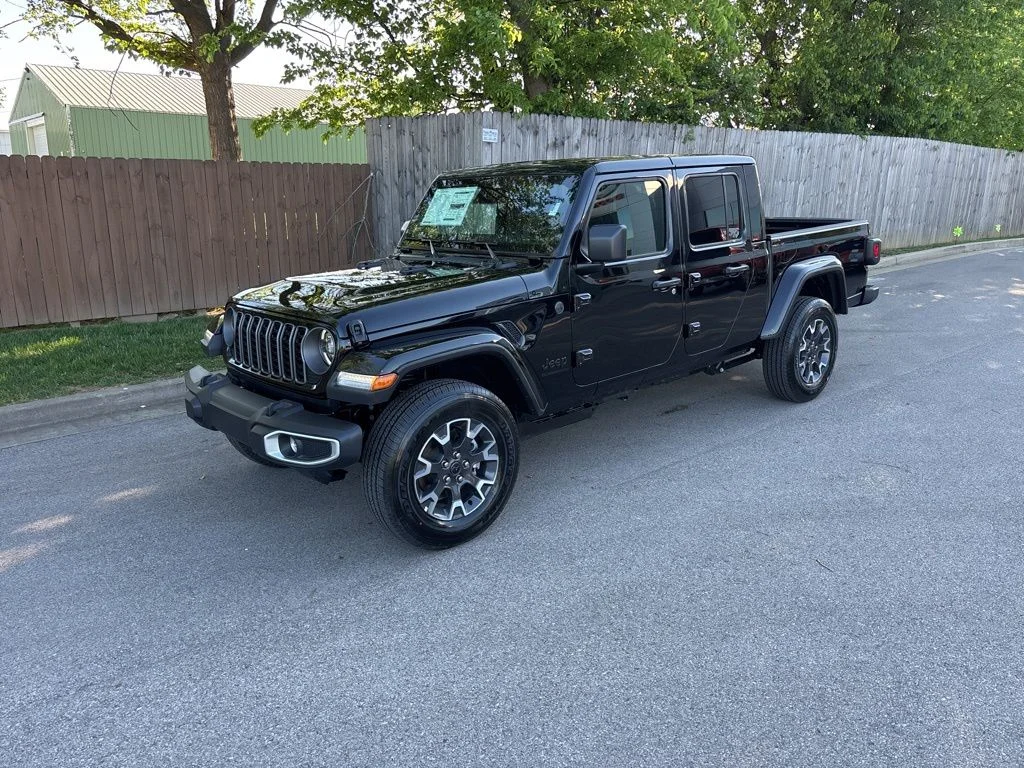 2026 Jeep Gladiator Sahara Auto's photo