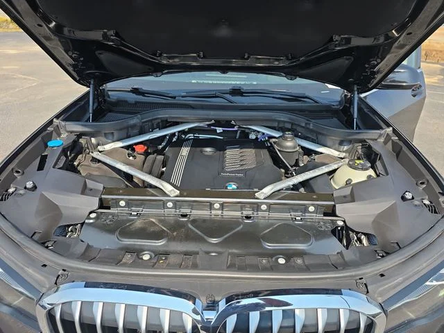 Used 2021 Black BMW xDrive40i image 33