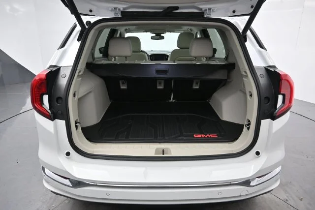 Used 2023 SUMMIT WHITE GMC Denali image 26