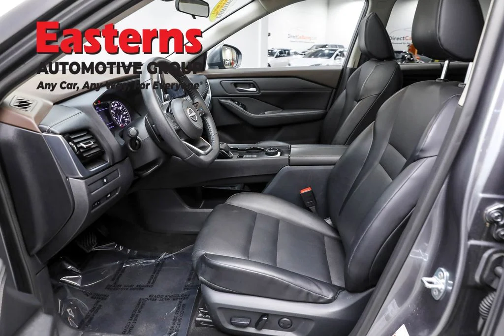 Used 2022 Gray Nissan SV image 14