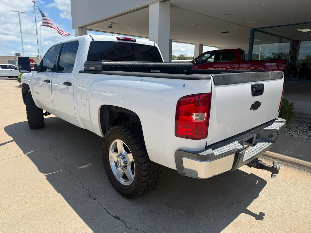 Used 2007 White Chevrolet  image 15