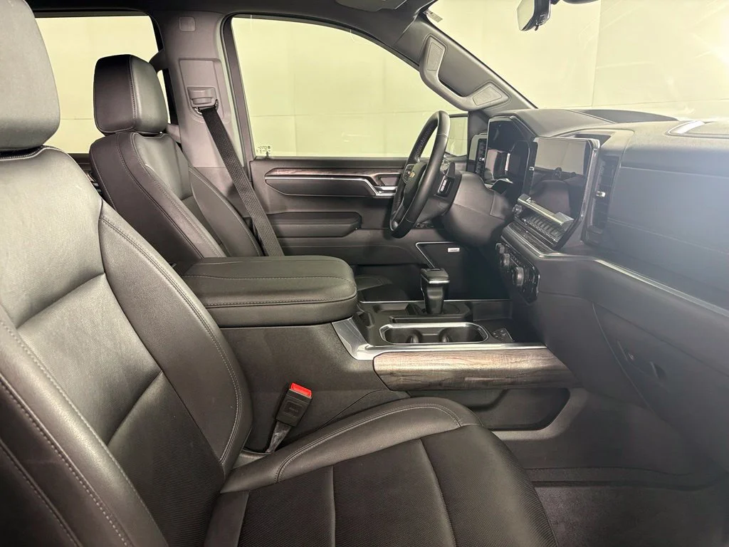 Used 2025 Gray Chevrolet LTZ image 17