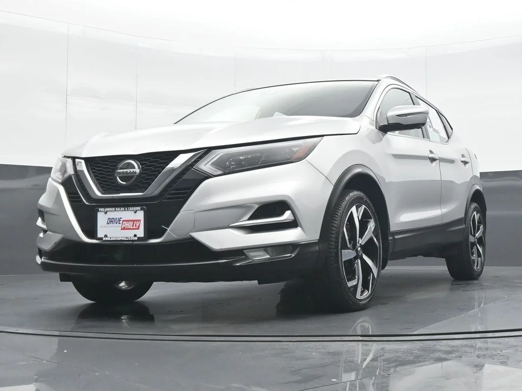 Used 2021 Silver Nissan SL image 25
