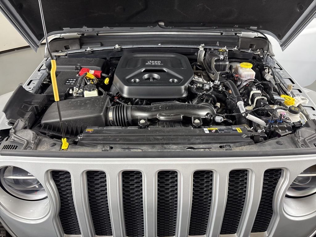 Used 2022 Silver Jeep Unlimited Sahara image 39