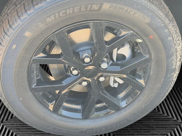 New 2026 Baltic Gray Metallic Clear-Coat Exterior Paint Jeep Altitude image 9