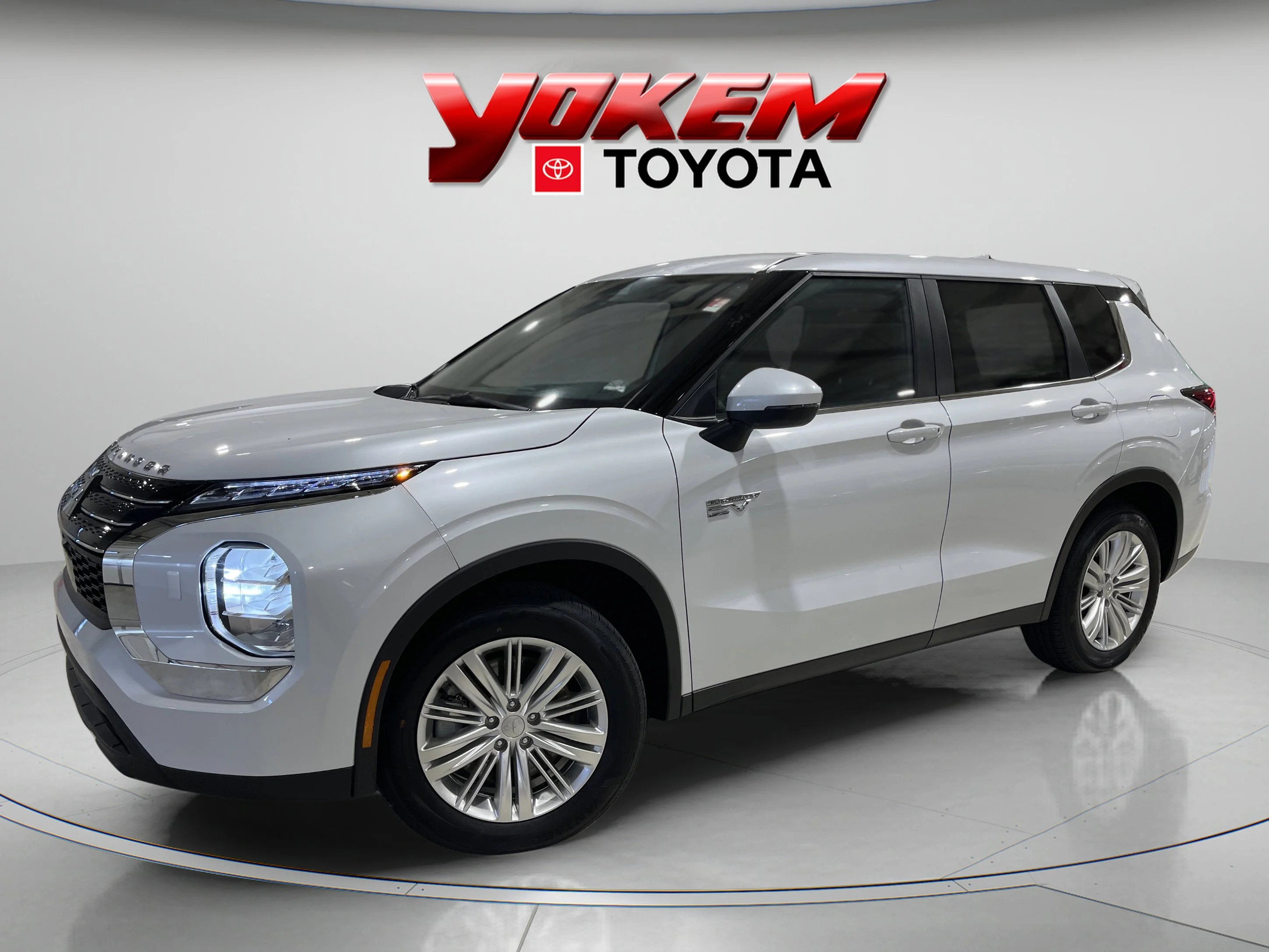 2024 Mitsubishi Outlander Plug-in Hybrid ES S-AWC's photo