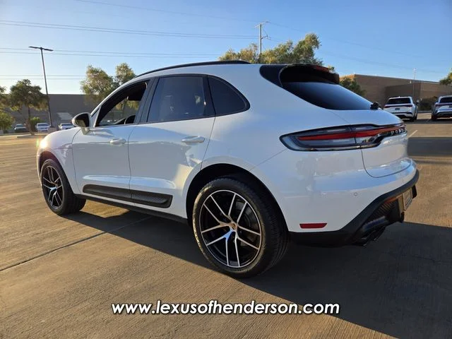 Used 2023  Porsche Base image 4