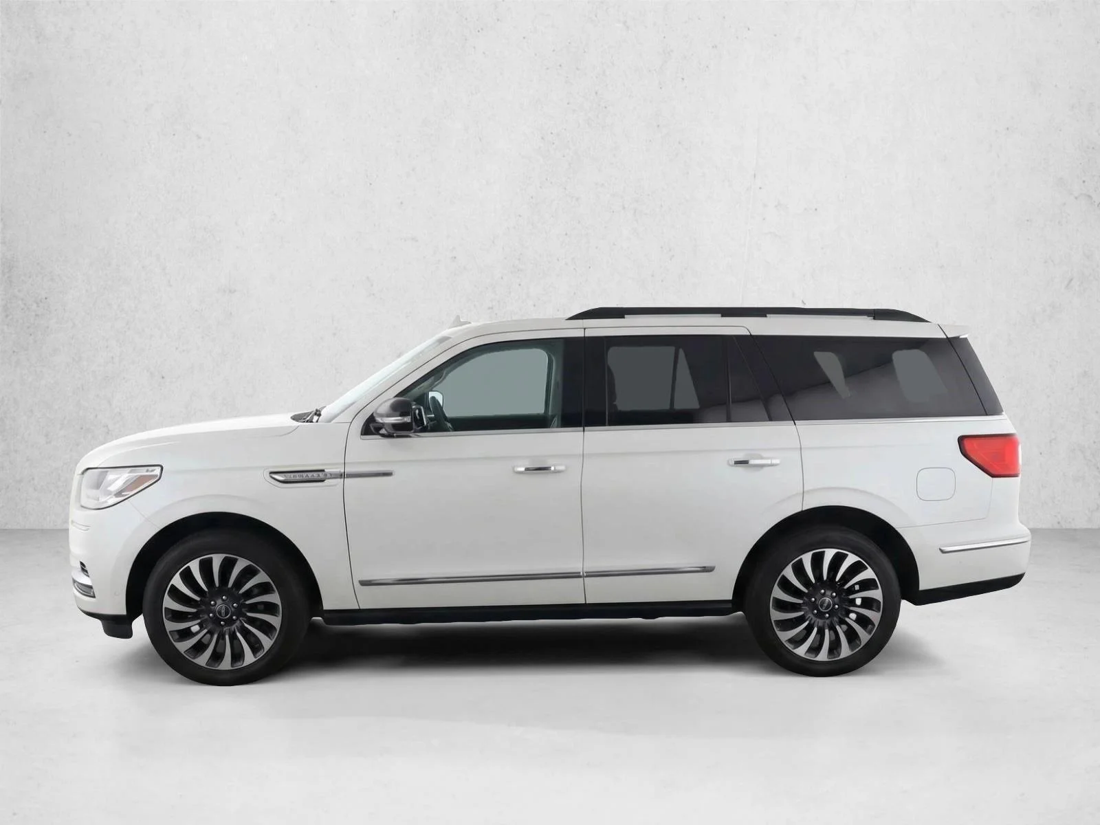 Used 2022 Pristine White Metallic Tri-Coat Lincoln Black Label image 4