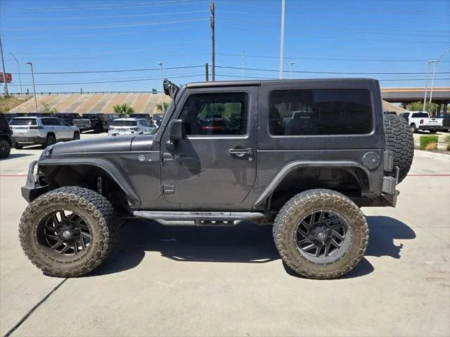 Used 2017 Gray Jeep Sahara image 6