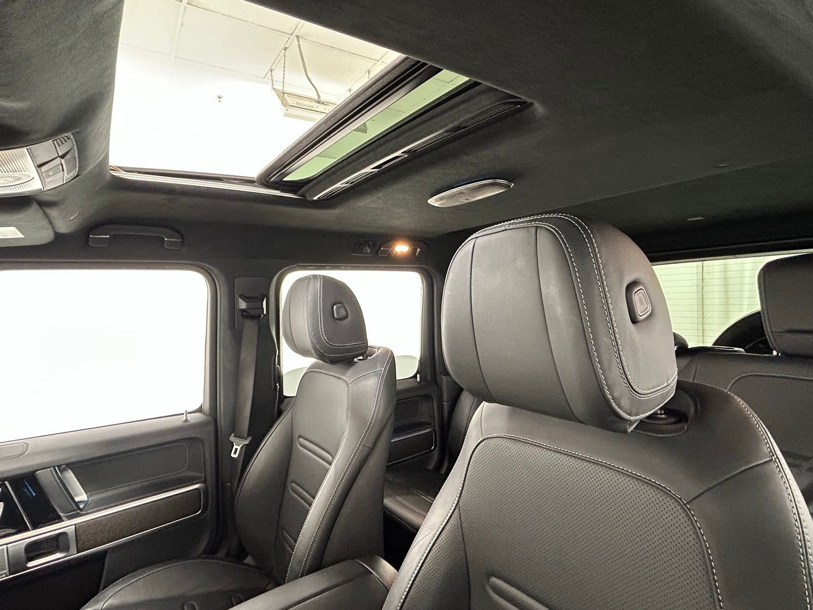 Used 2025 Obsidian Black Metallic Mercedes-Benz G 550 image 31