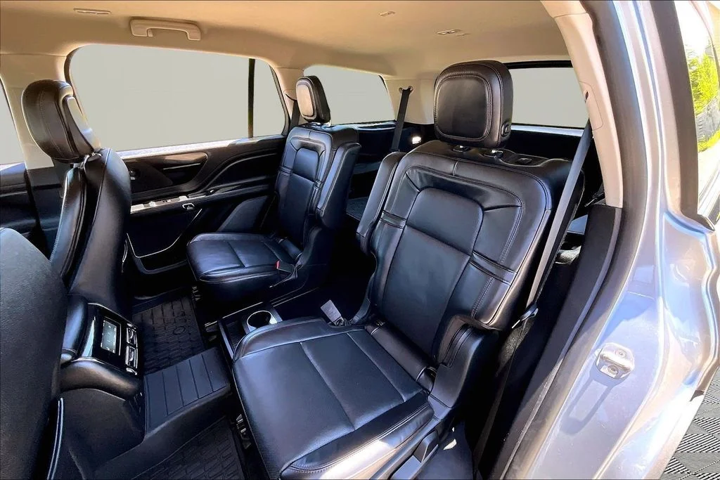Used 2020 Radiance Metallic Lincoln Reserve image 26