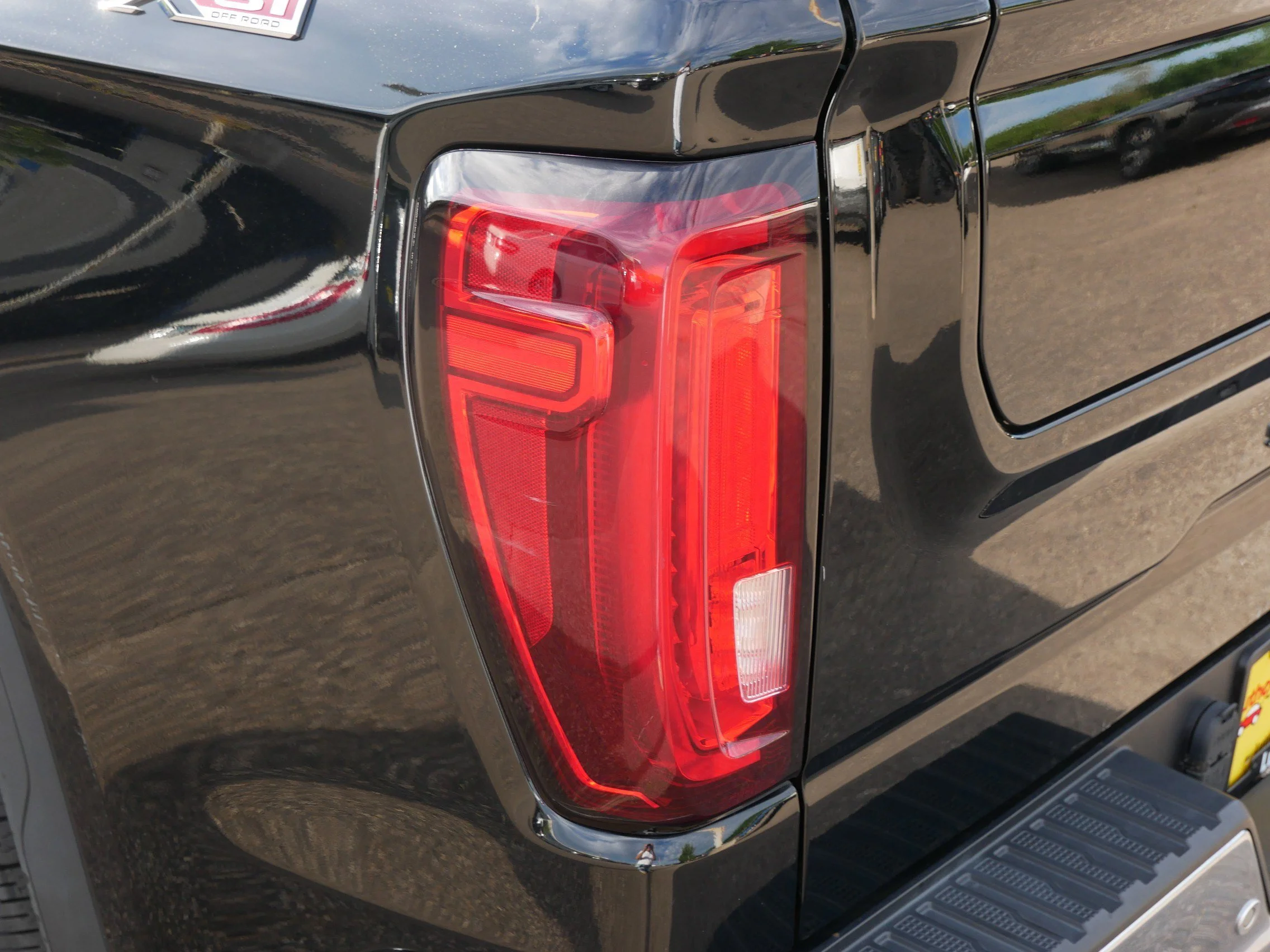 Certified Used 2020 Onyx Black GMC SLT image 17