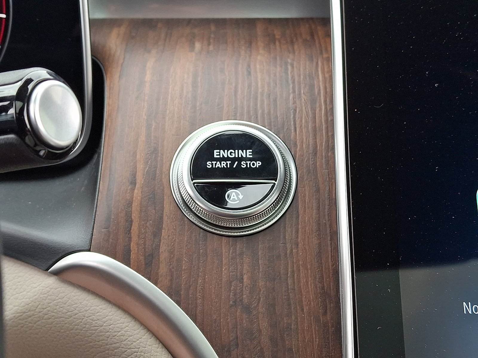 New 2026 MANUFAKTUR Patagonia Red Metallic Mercedes-Benz GLC 300 image 17
