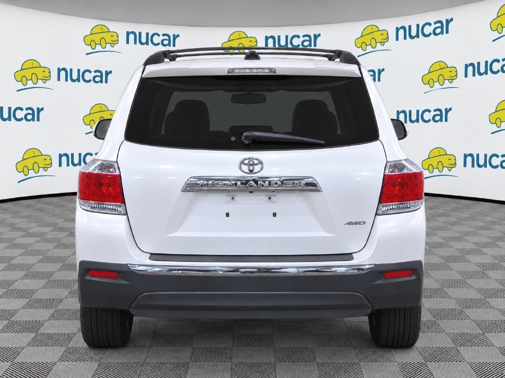 Used 2012 White Toyota Base image 7