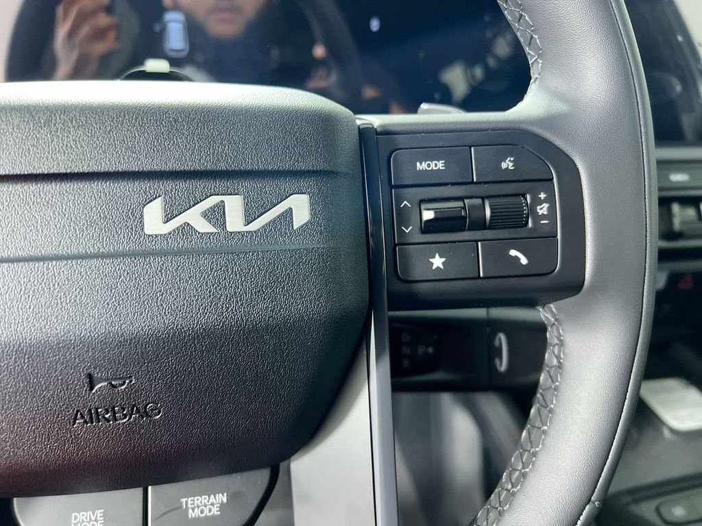 New 2027 Glacial White Pearl Kia X-LINE SX image 17