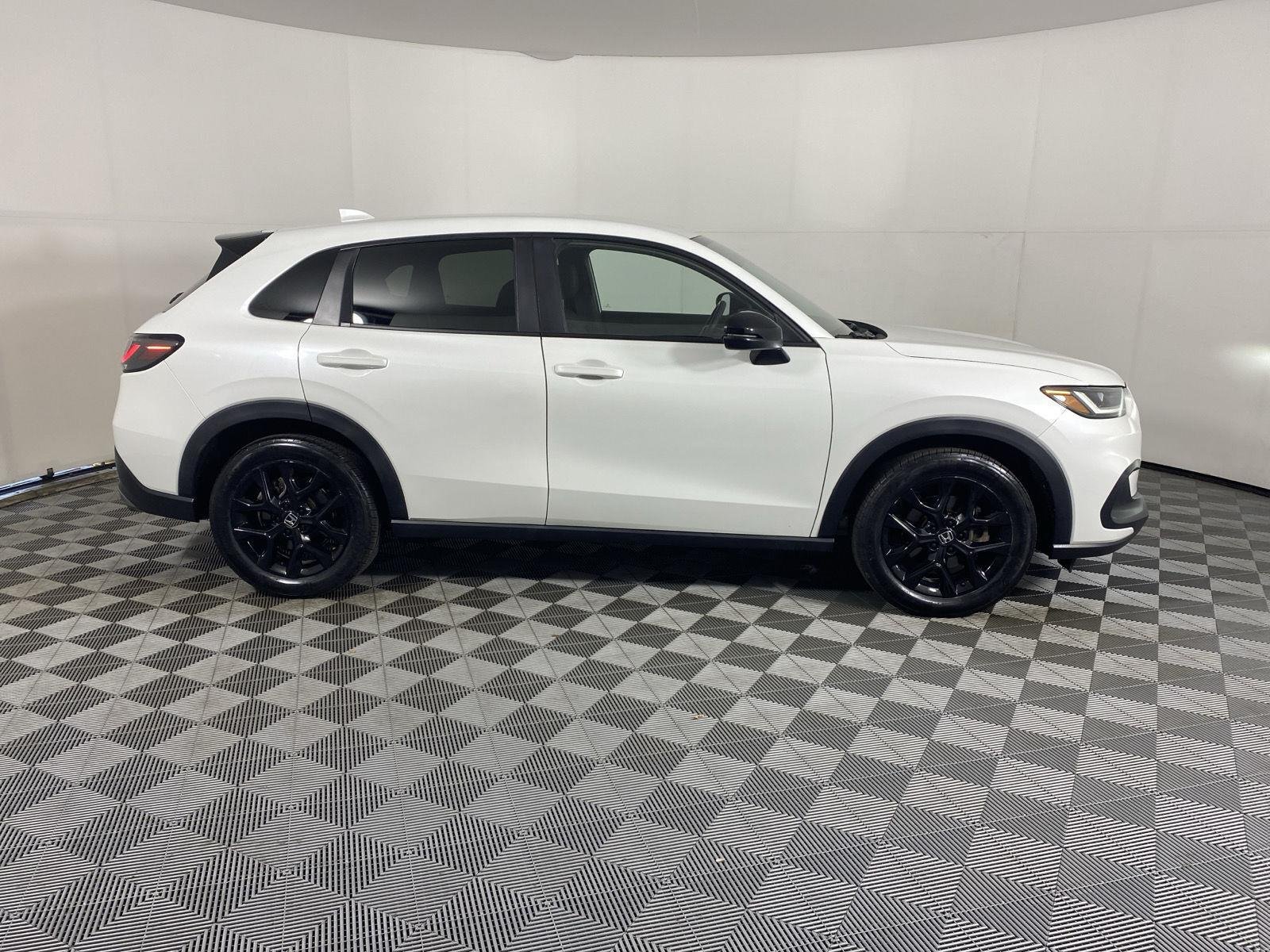 Used 2024 Platinum White Pearl Honda Sport image 9