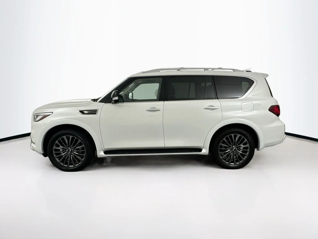 Used 2024 White INFINITI Premium Select image 8