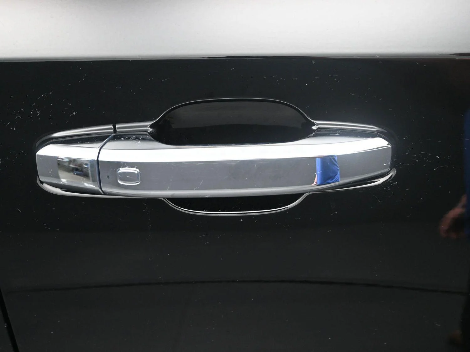 Used 2023 Onyx Black GMC Denali image 8