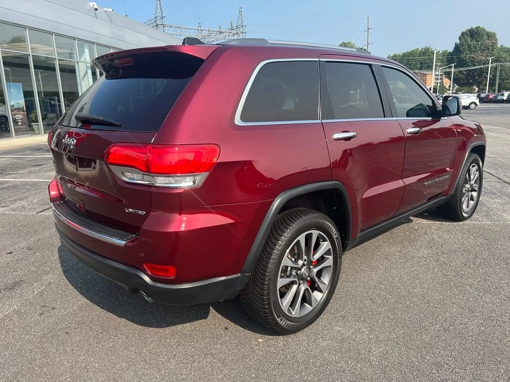 Used 2018 Red Jeep Limited image 9