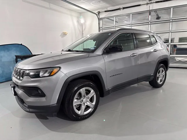 Used 2024 Gray Jeep Latitude image 3